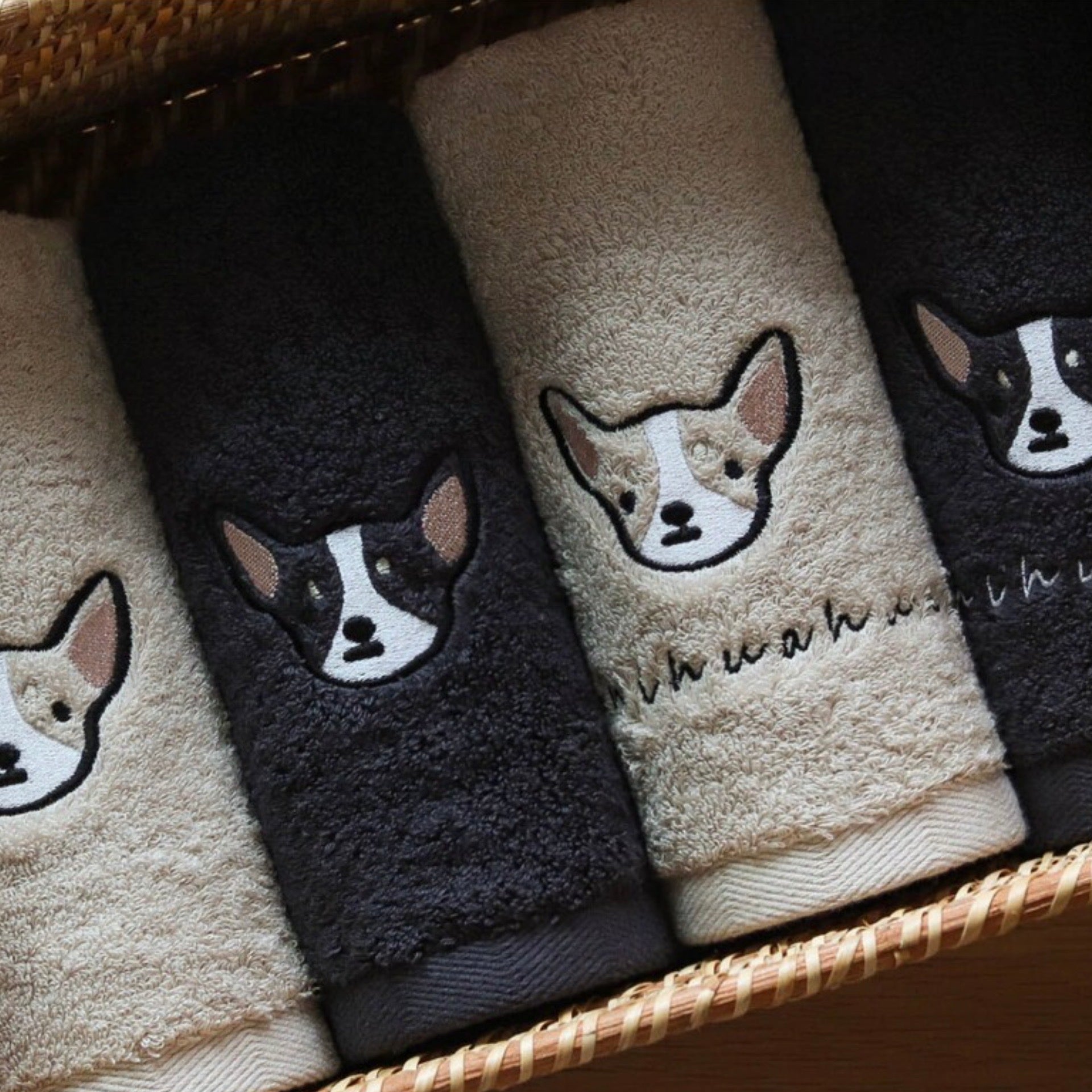 海外犬服 高品質なインポートのドッグウェア通販【BM WORLD】ネーム刺繍プレミアムホテルタオル – URBAN DOG TOKYO