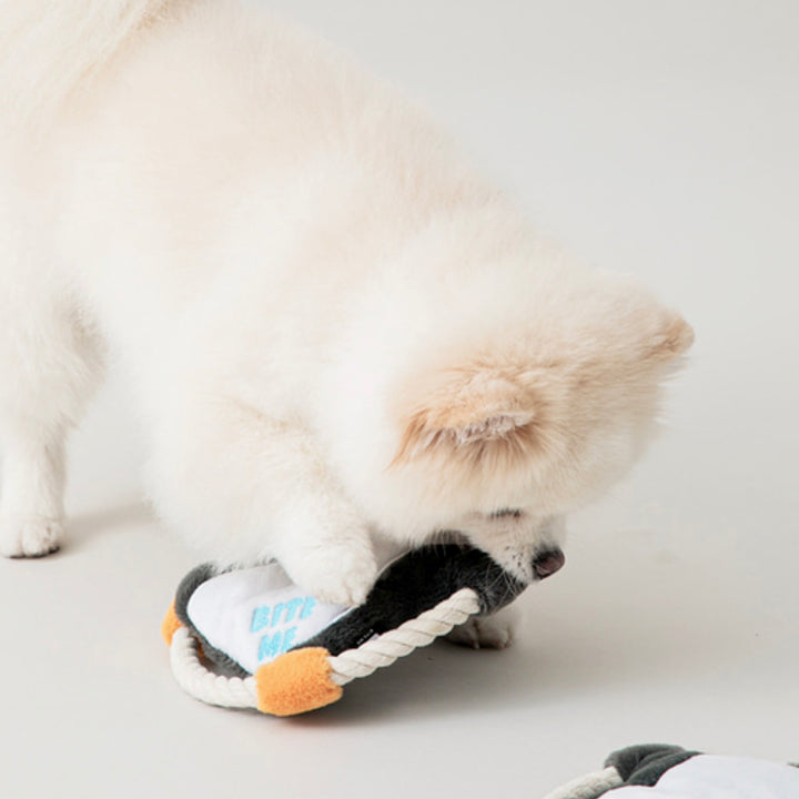 ※予約販売【BITE ME】Hug Me Rope Tug Toy - Penguin