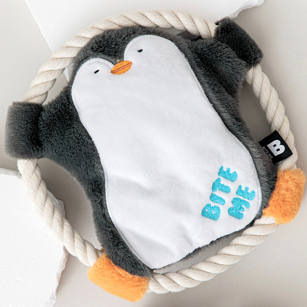 ※予約販売【BITE ME】Hug Me Rope Tug Toy - Penguin