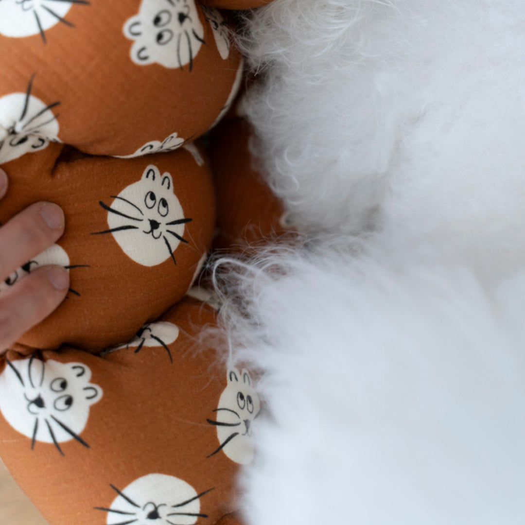 ※予約販売【azalea】Canele Cushion（Meow Caramel Cheese）