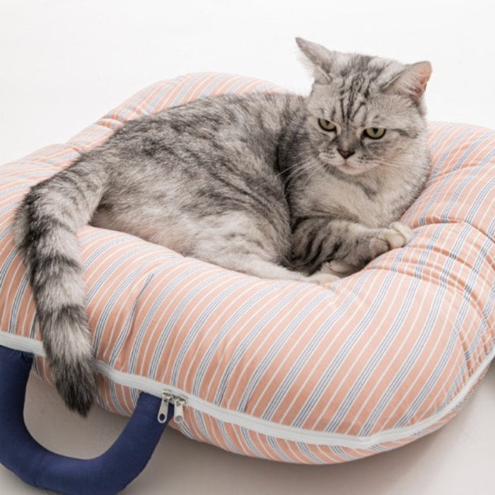 ※予約販売【BITE ME】Cat Cushion